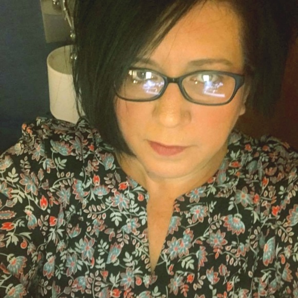 Meet the Posher Other - Meet your Posher, Candice Soccer Mom shopping